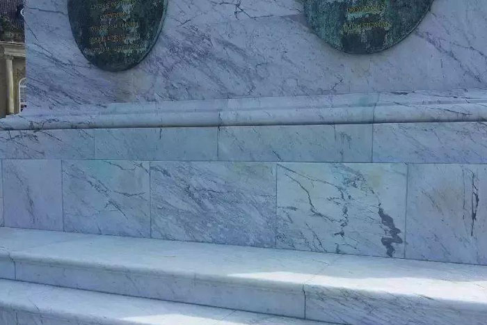 白色大理石發(fā)黃的外部原因有哪些？