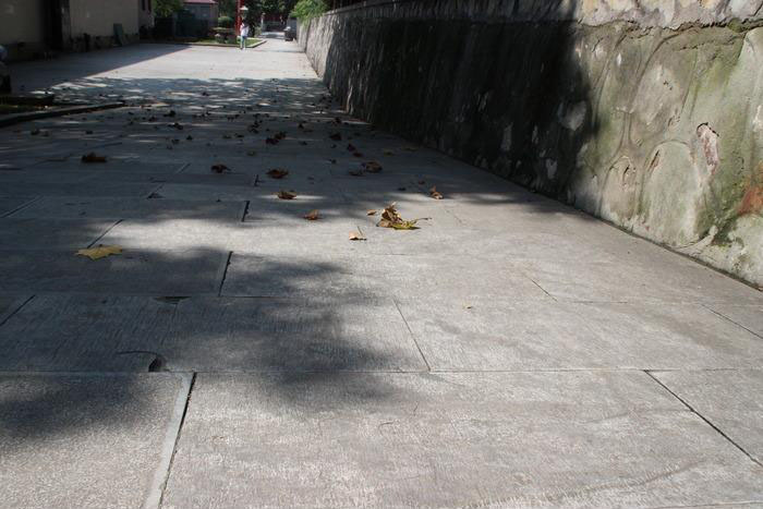 青石地板如何做好養(yǎng)護？