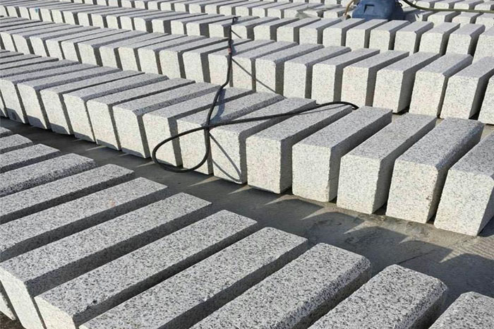 花崗巖石材風化磨損后如何養(yǎng)護呢?