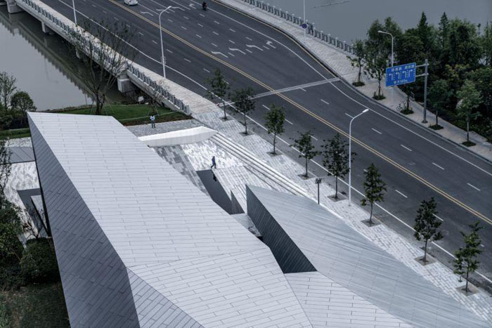 石材幕墻與主龍骨之間的距離是多少?