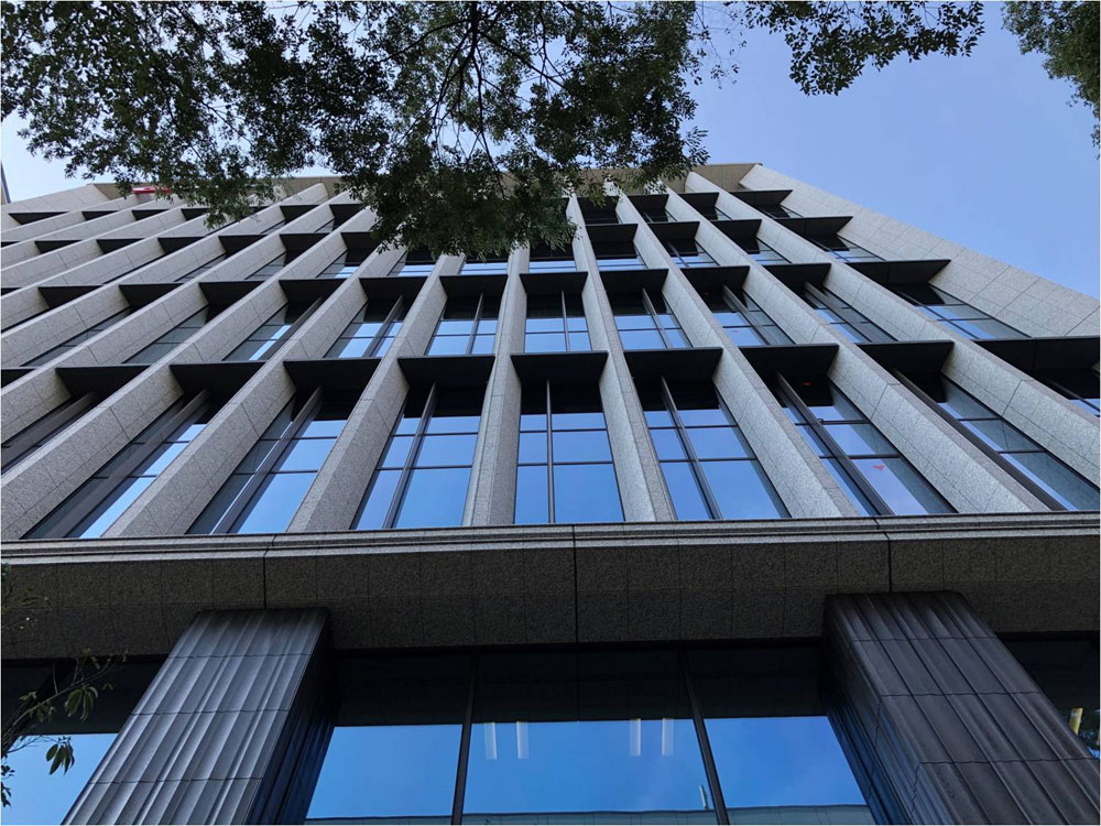 名古屋の銀行ビル