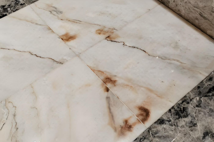 石材吐漿吐黃及銹斑現(xiàn)象產(chǎn)生的原因有哪些呢?